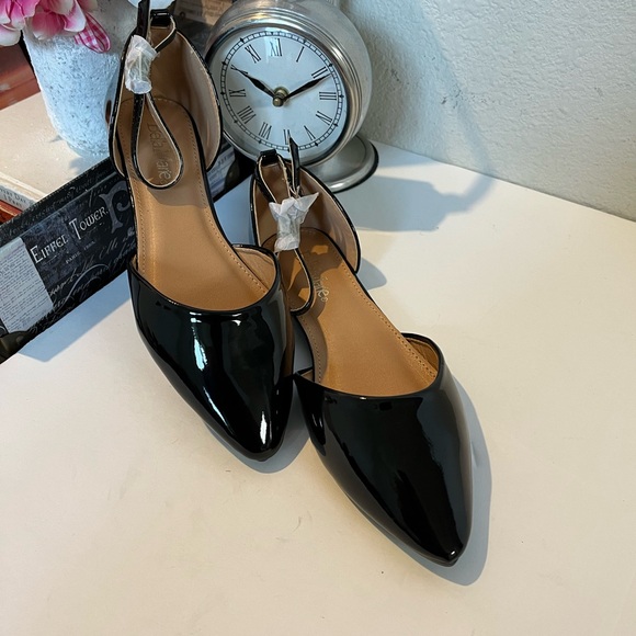 Black cut out flats - Picture 2 of 6